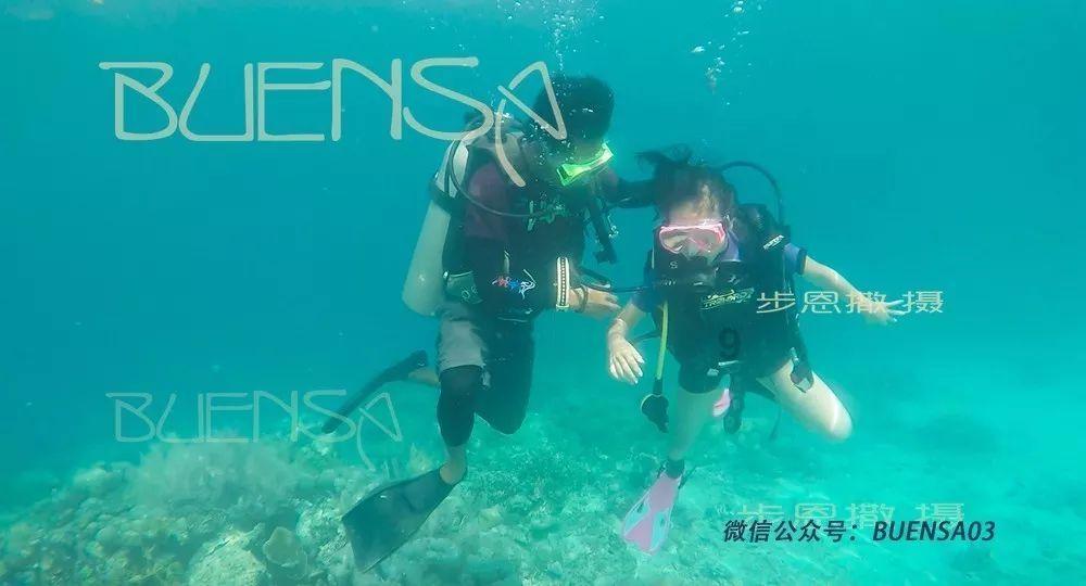 笑容溢于言表的英语高级表达？游戏画面