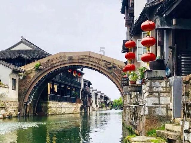 解疑答惑,畅游问答世界,尽在一个大于200的自然数除以9余3,除以7余5,除以11余1,搿个自然数最小是多少?!